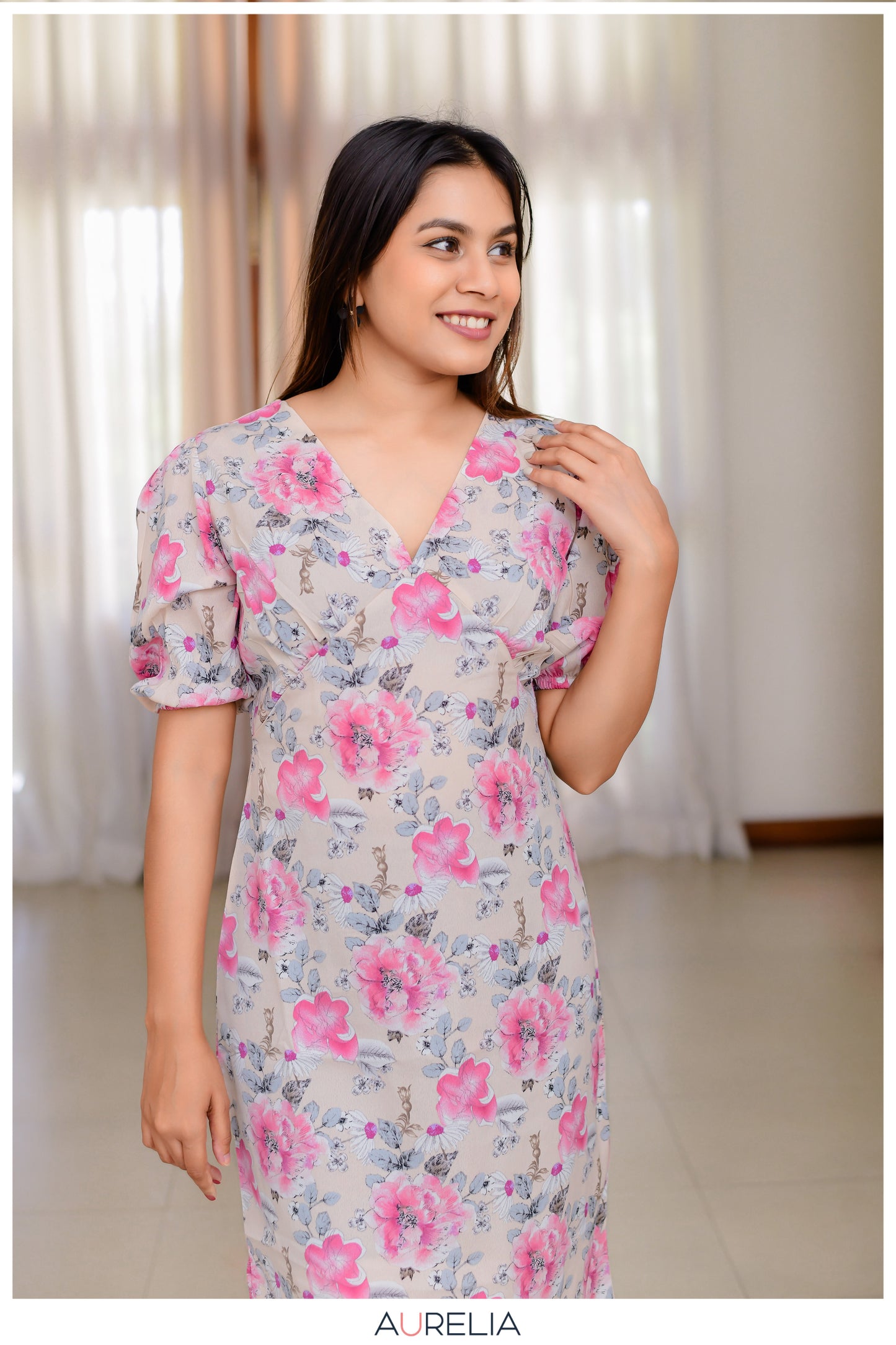 V NECKLINE FLORAL PRINT BODYCON DRESS