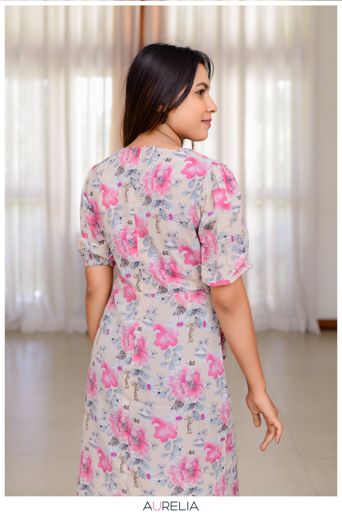 V NECKLINE FLORAL PRINT BODYCON DRESS