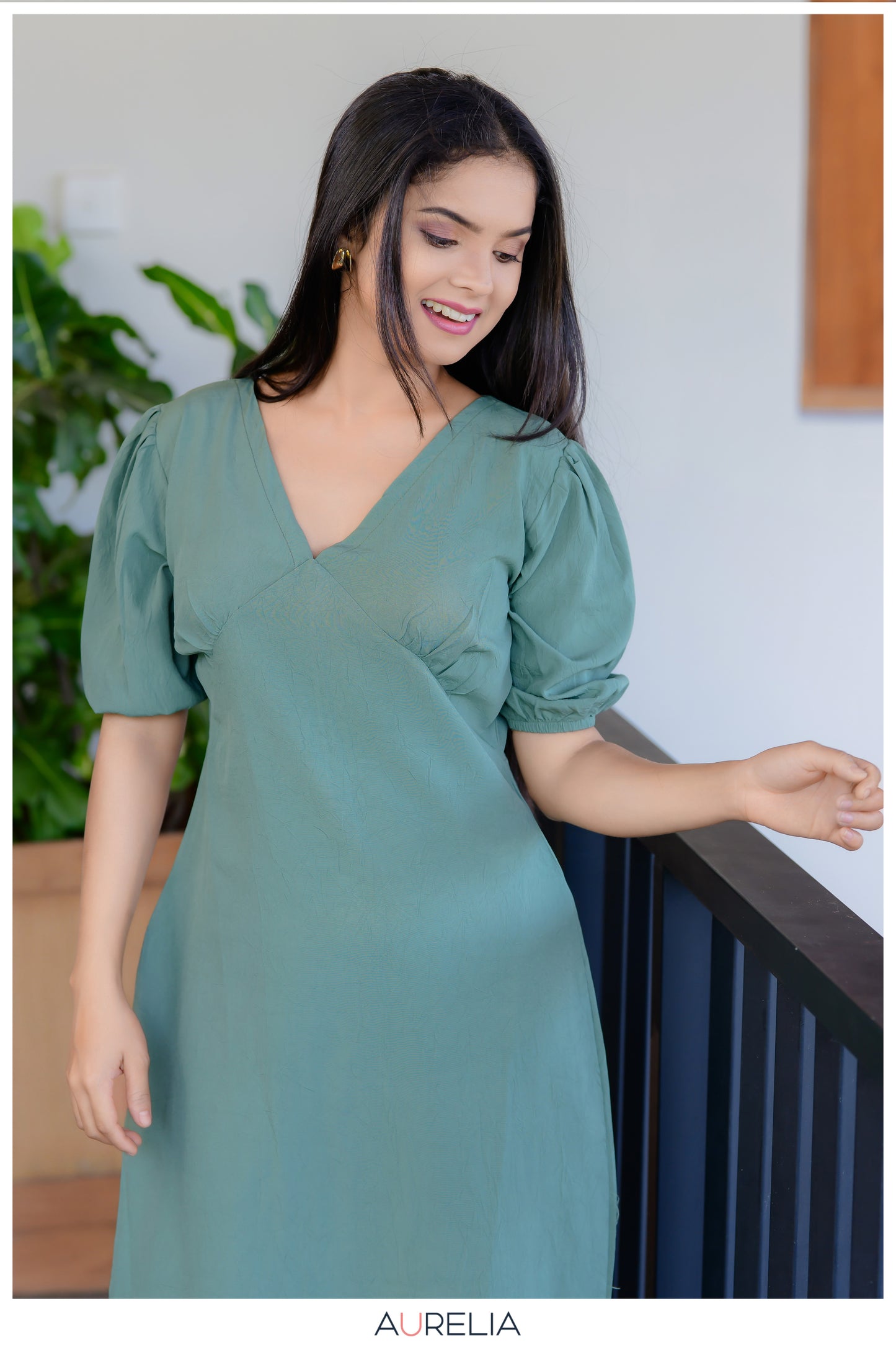 V NECKLINE SOLID PUFF SLEEVE BODYCON DRESS