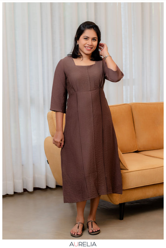 SQURE NECK PLEATED MIDI DRESS